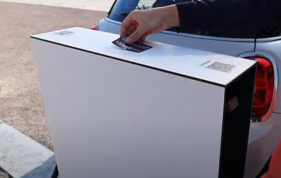 2023-05-15_10_37_34-Smappee_EV_Base__the_charging_station_tailored_to_businesses._-_YouTube.png